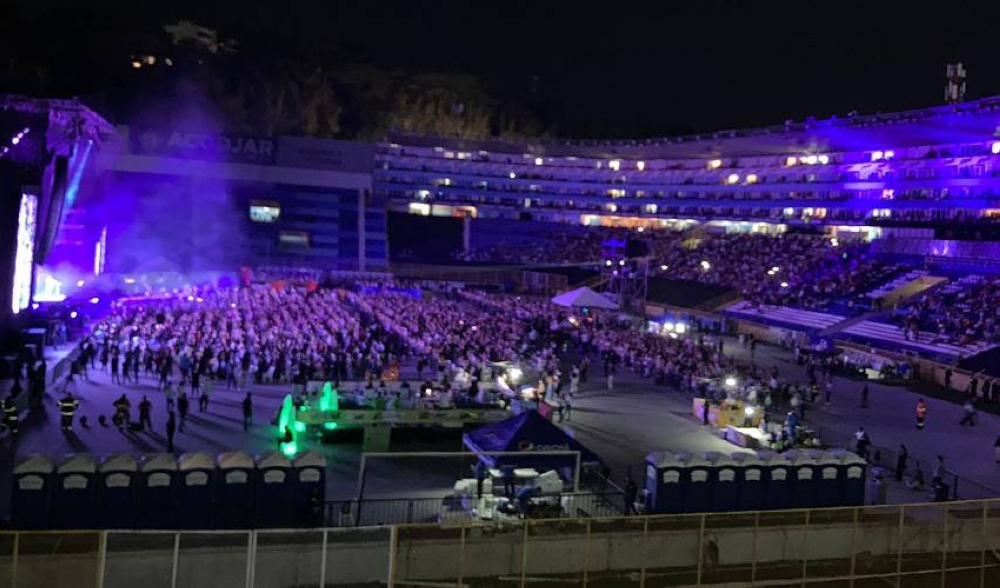 El estadio no lució abarrotado, pero quienes estuvieron gozaron al máximo. / Foto: Jhoel Díaz