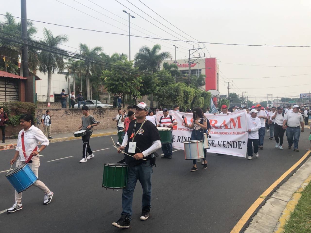 Miembros de Astram también acudieron a la marcha a favor del gobierno. / Verónica Crespín.