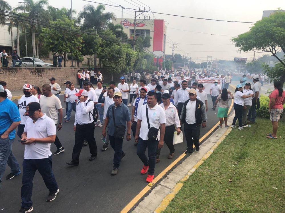 Sindicalistas marchan en el Día del Trabajador.  / Verónica Crespín.