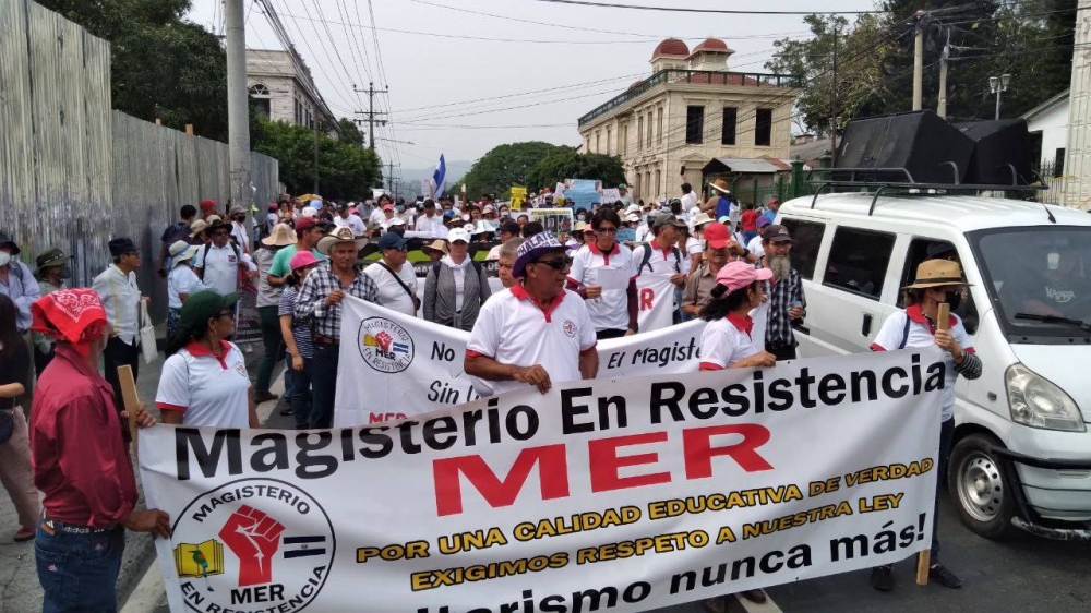 El moviento Magisterio en Resistencia protestaron contra el autoritarismo. / Susana Peñate.