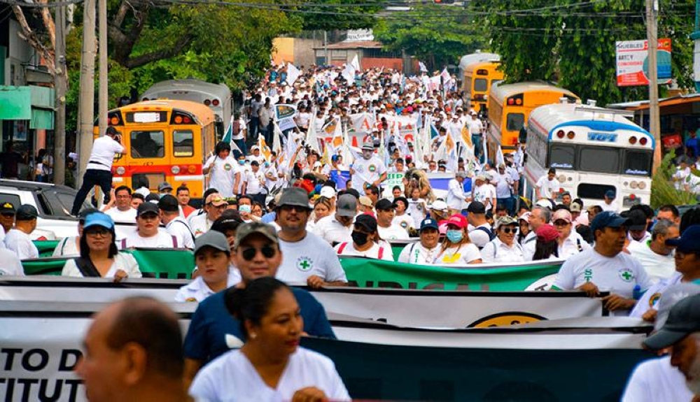 La marcha partió dos horas después de la hora convocada desde el monumento a la Constitución. / Lisbeth Ayala