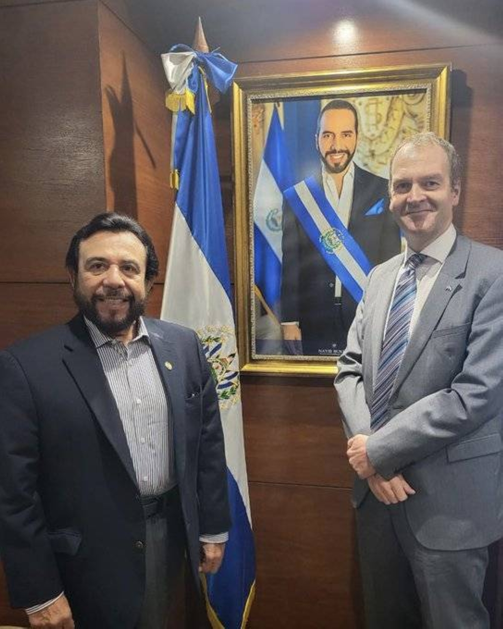 El embajador británico en El Salvador, David Lelliott, informó del viaje del vicepresidente Félix Ulloa hacia el Reino Unido. / @DavidLelliottUK.