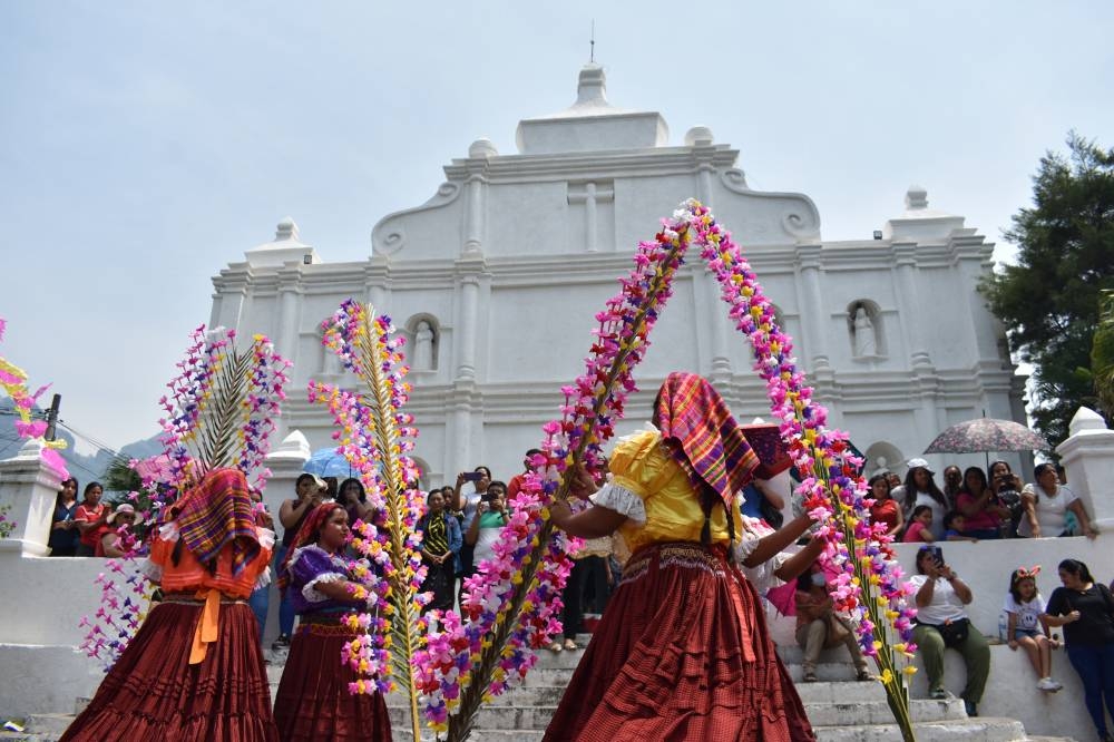 Así se celebra el Festival de Flores y Palmas en Panchimalco Diario