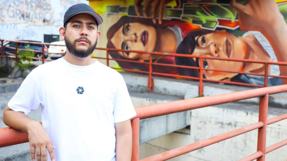 Salvadoran artist painted actor Paz Vega in the House monument