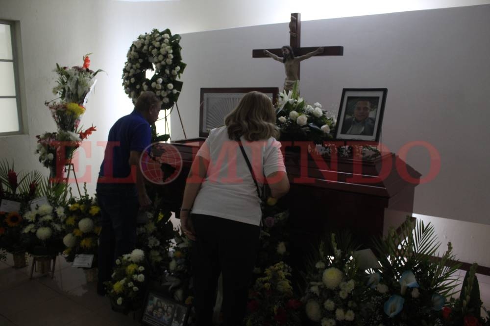 La velación de Francisco Roberto Ochoa Barrientos fue en una funeraria capitalina y será sepultado mañana. / Emerson Del Cid. 