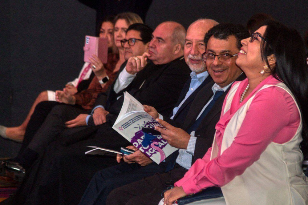 El magistrado Julio Olivo, junto a la magistrada presidenta del TSE, Dora Martínez de Barahona. / Francisco Valle