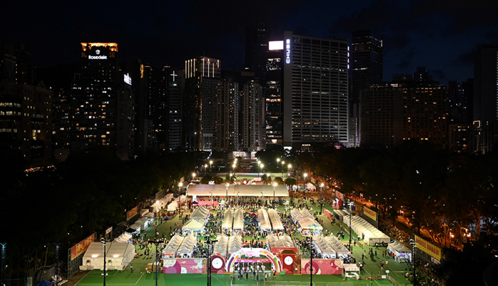 Una feria en Victoria Park en el distrito de Causeway Bay de Hong Kong, opacó el aniversario en memoria de las víctimas de la represión de la Plaza de Tiananmen en China en 1989. AFP