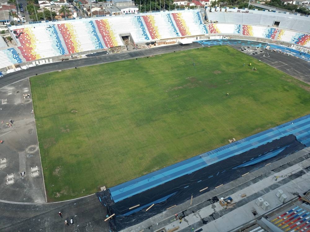 Remodelación estadio Jorge Mágico González / Emerson Del Cid