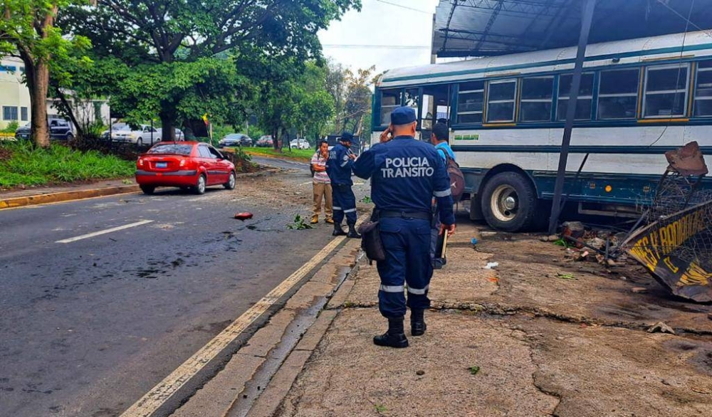 La Policía llegó al lugar de los hechos e informó del accidente en redes sociales. / cortesía