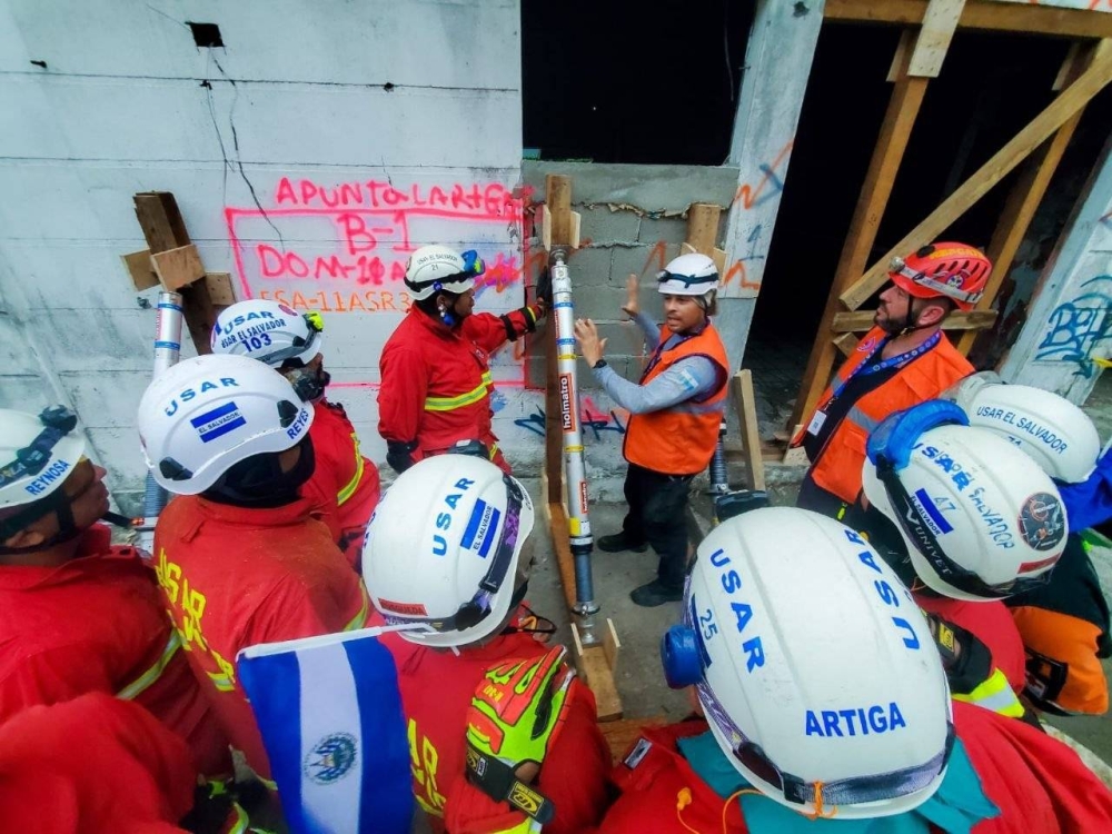 La técnica de apuntalamiento es una de las claves para la liberación de víctimas en estructuras colapsadas.