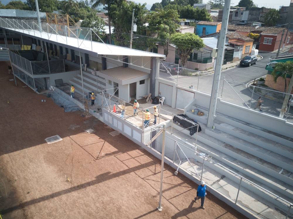 Zona de tribunas estadio de sóftbol. / Francisco Valle