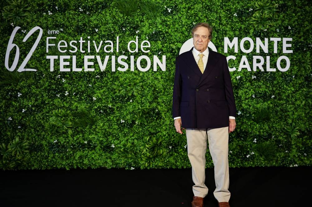 El actor reapareció en otra cita del festival este lunes 19 de junio, con una ropa bastante holgada. Foto: AFP