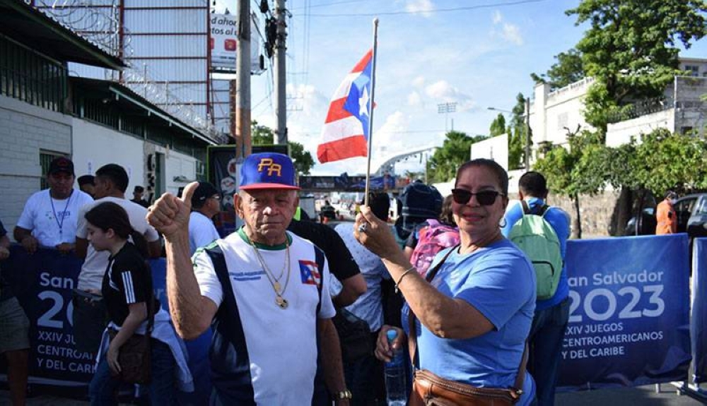 Francisco Saldaña y Leyda Pérez viajaron desde Puerto Rico para asistir a la inauguración de los Juegos San Salvador 2023. / DEM