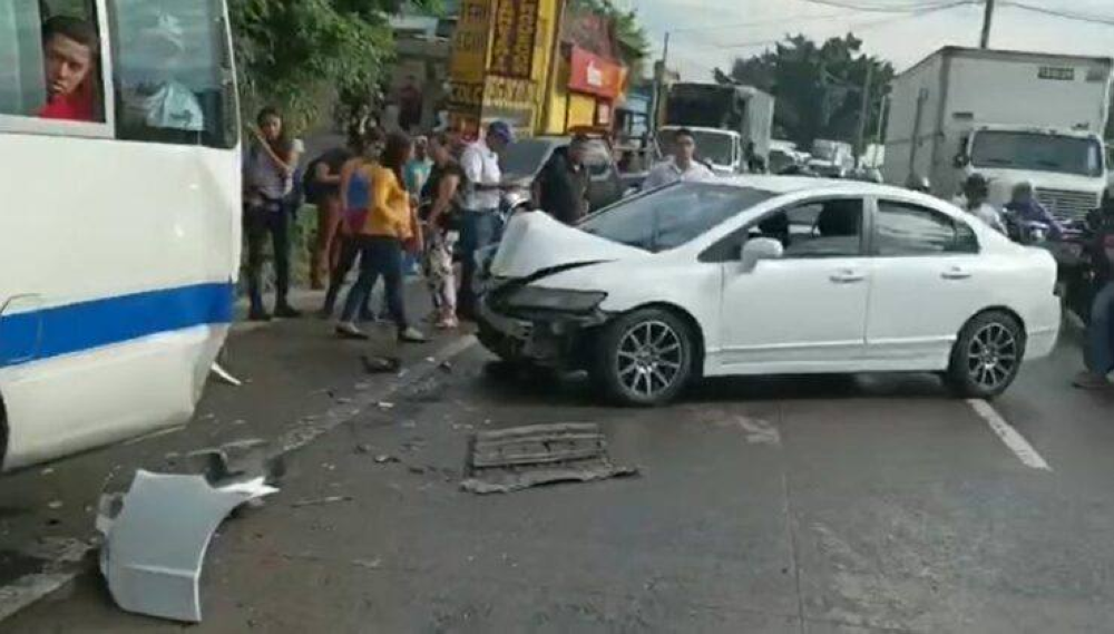 Múltiple accidente de tránsito en el kilómetro siete de la carretera Troncal del Norte. / cortesía