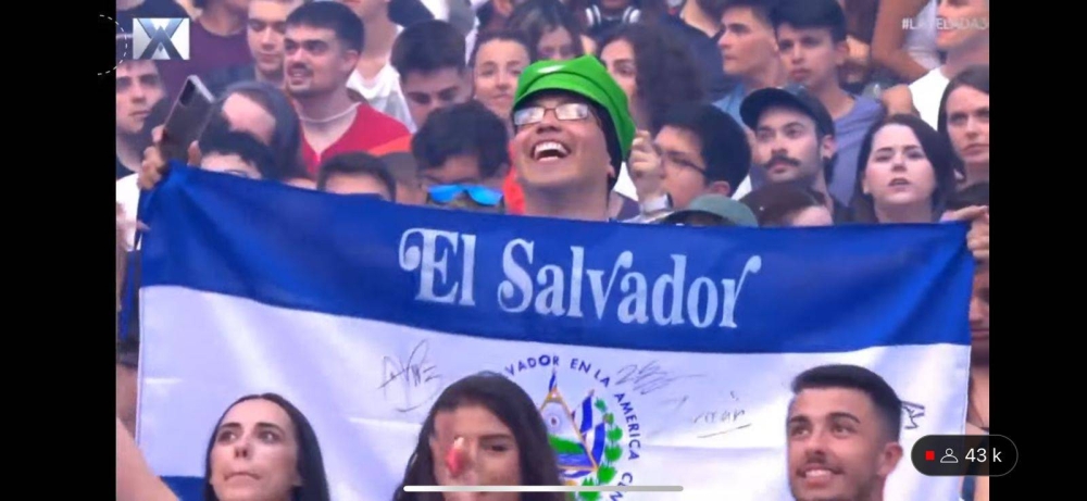 La bandera de El Salvador ondea en el Civitas Metropolitano