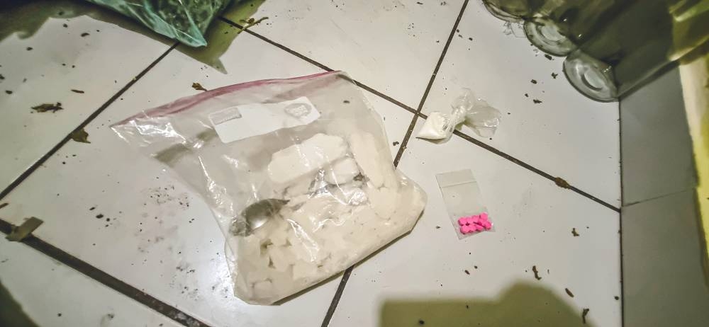 Durante el allanamiento encontraron bolsas de droga que tras realizar el análisis correspondientes resultaron positivo a cocaína y metanfetaminas / Cortesía.