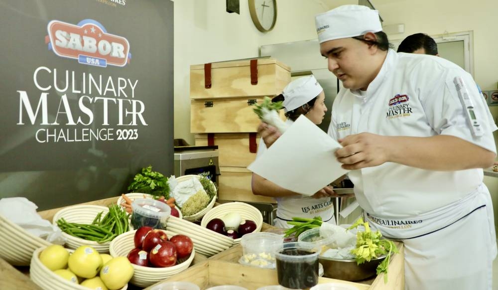 Los estudiantes de cocina prepararon diferentes platillos con ingredientes importados desde EEUU. 