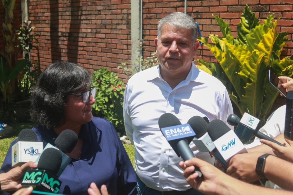 Luis Para y Celia Medrano, precandidatos presidenciales de Nuestro Tiempo.