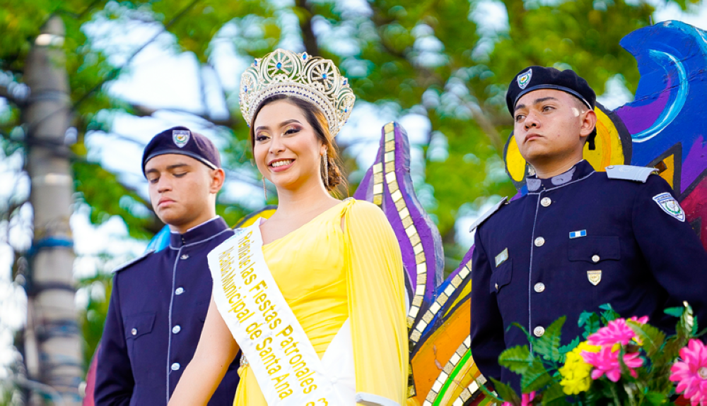 Yarelis Linares figuró como la reina de las Fiestas Julias de Santa Ana