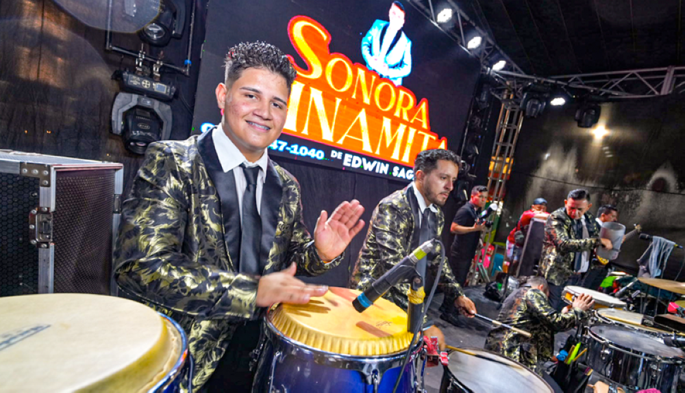 La Internacional Sonora Dinamita inició los festejos en Santa Ana. Cortesía @AcevedoGustavo_ 