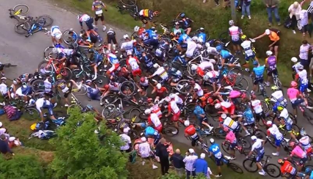 Fancaused bike accident at Tour de France OMG Bulletin