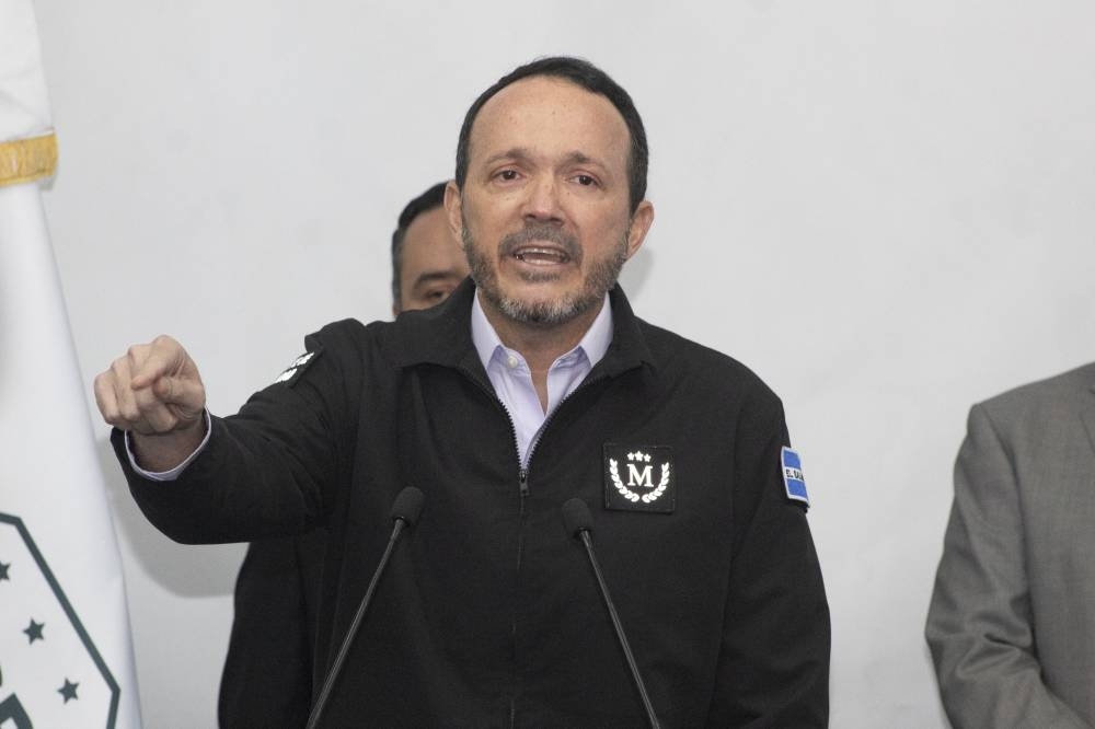 El ministro Gustavo Villatoro cuestionó a quienes afirman que el gobierno detiene colombianos por 