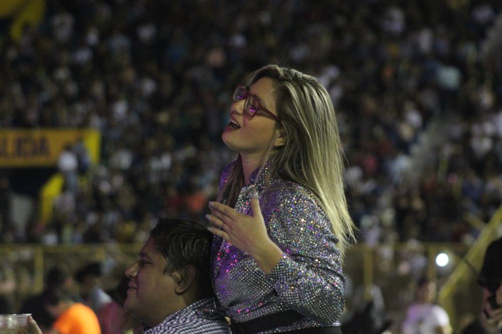 La noche cálida y libre de precipitaciones fue perfecta para cantar a todo pulmón. / Foto: Emerson del Cid