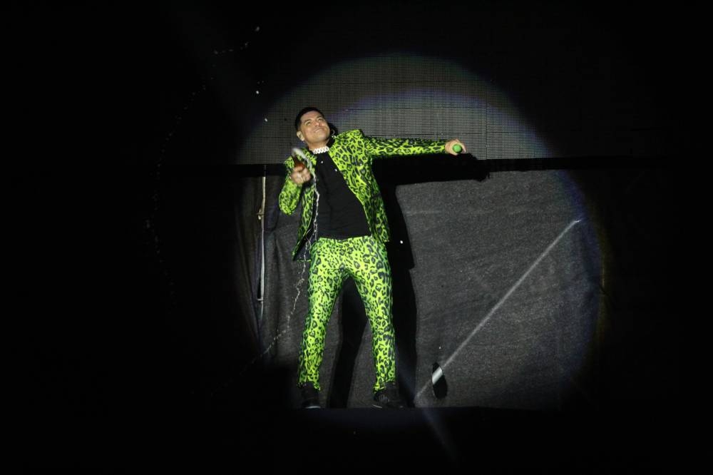 Eduin, enfundado en su traje de animal print, arrancó los gritos de sus seguidoras. / Foto: Emerson del Cid