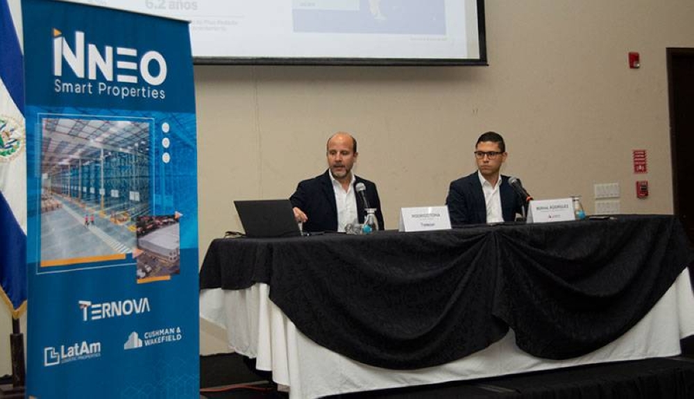 Rodrigo Tona, CEO de Ternova, y Bernal Rodríguez, vicepresidente de Cushman & Wakefield, presentaron el proyecto. / L.A.