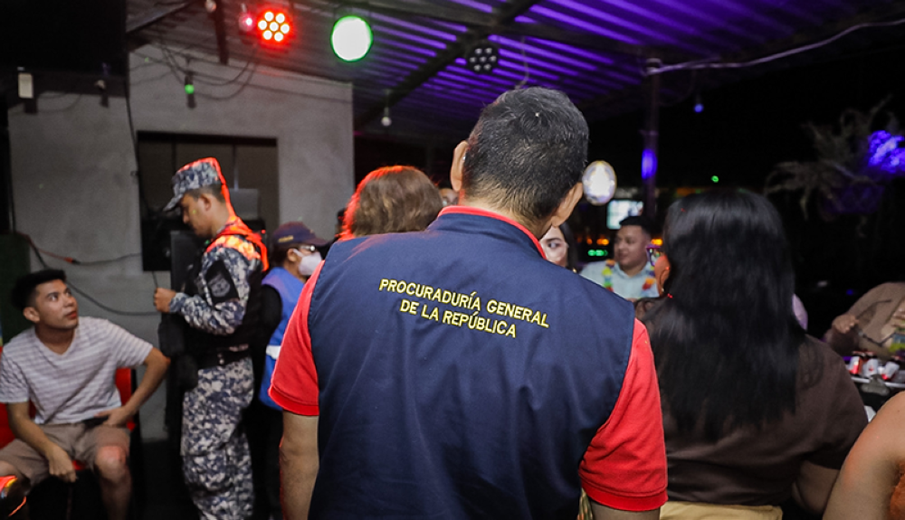 Autoridades verifican en centro nocturno en San Martín si existe presencia de menores de edad.Cortesía