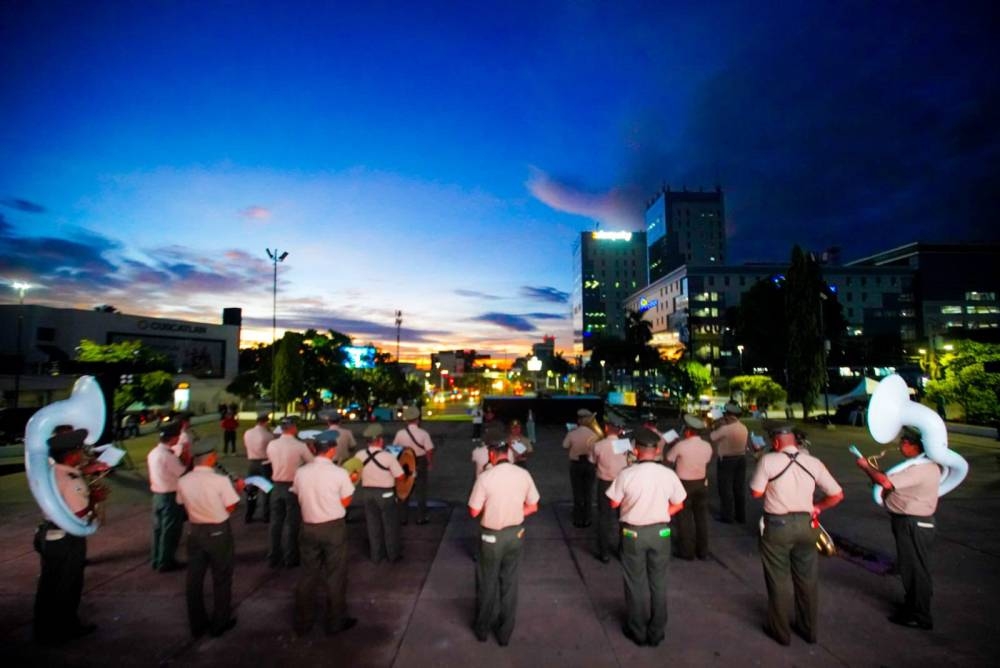 La banda regimental inauguró la primer serenata de las fiestas patronales. Cortesía Alcaldía Municipal de San Salvador.