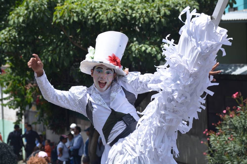 Alegría en el tradicional desfile de correos en Mejicanos. Libeth Ayala 