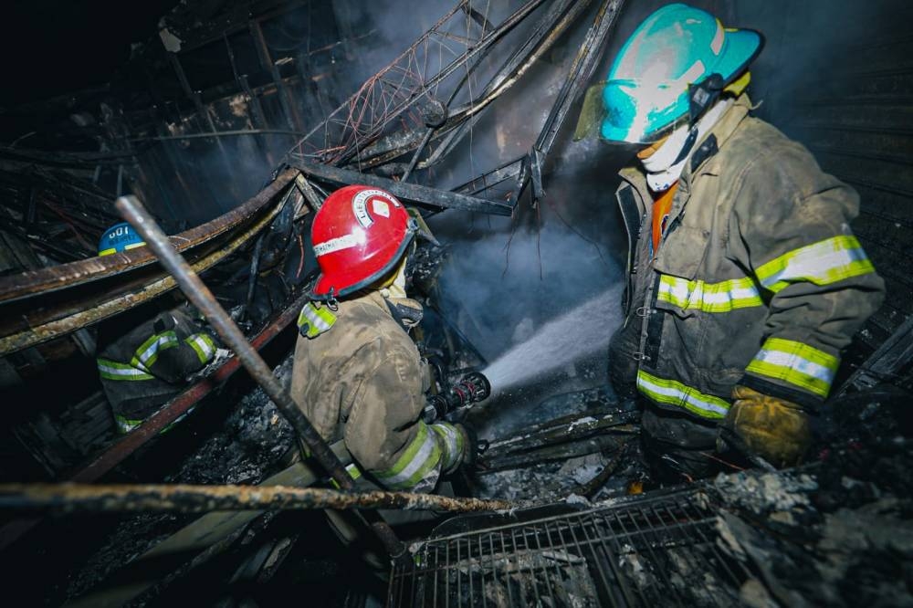 Cuadrilas de Bomberos llegaron al lugar para sofocar el incendio / Cortesía Bomberos,