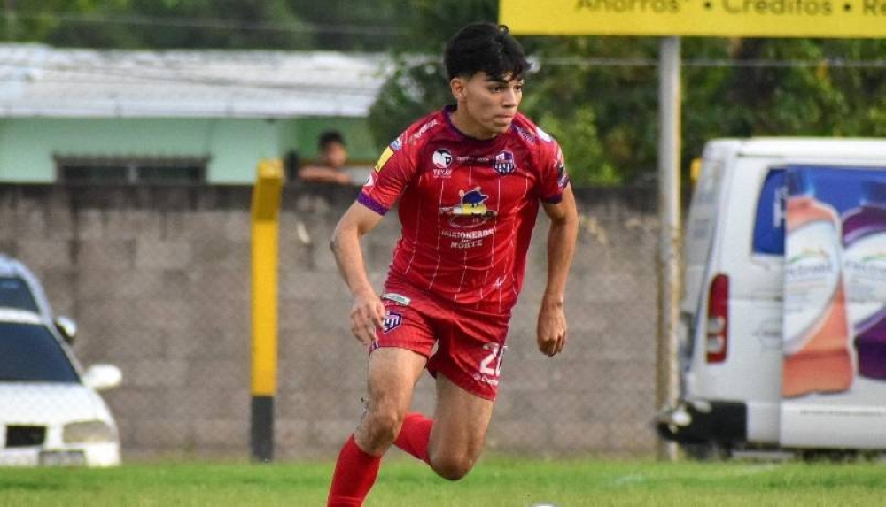 Leonardo Menjívar signs with Liga Deportiva Alajuelense: Transfer from AD Chalatenango