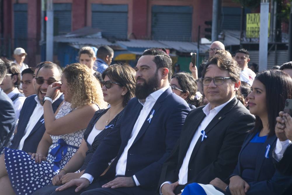 Autoridades municipales y del Ejecutivo estuvieron en el acto de inicio del mes patrio. / Lisbeth Ayala. 