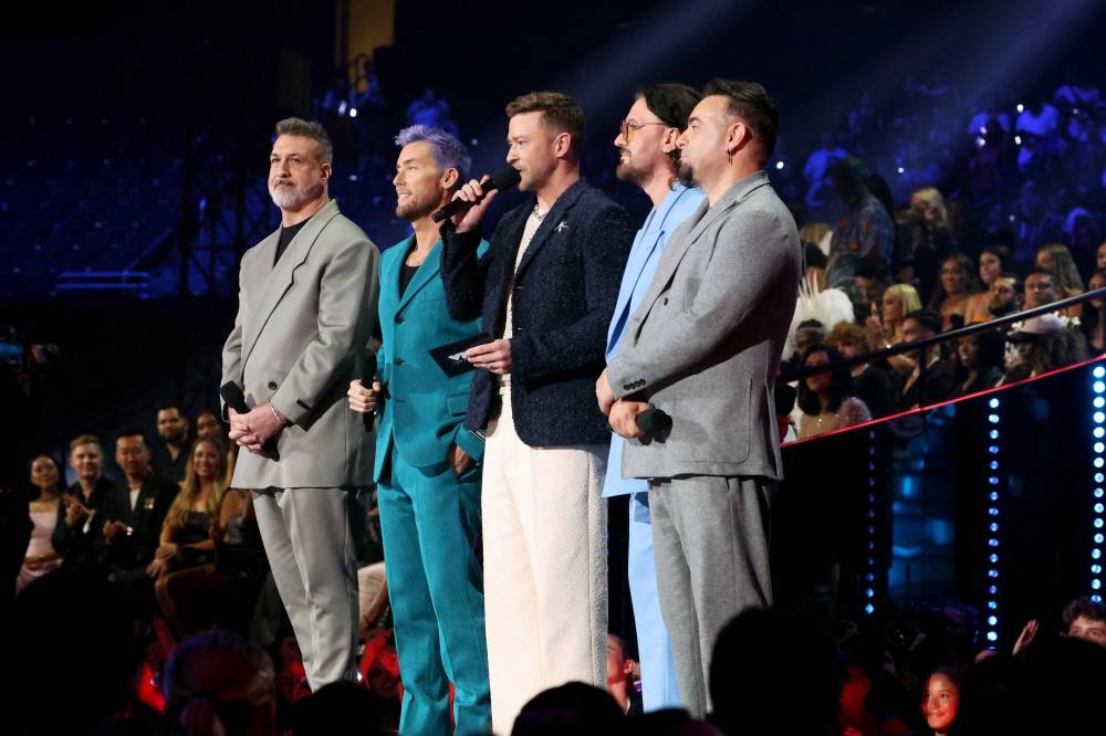 Joey Fatone, Lance Bass, Justin Timberlake, JC Chasez and Chris Kirkpatrick opened the night as *NSYNC / Photo: AFP