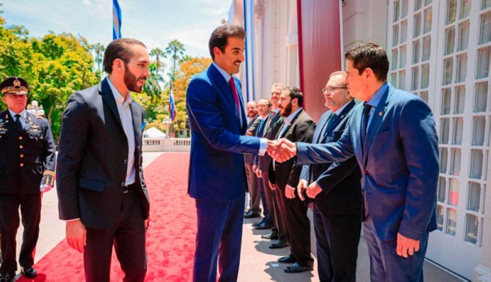 Sheikh Tamim bin Hamad Al Thani, accompanied by President Naib Bukele, will greet Daniel Alvarez, President of CEL and Director General of Energy, Hydrocarbons and Mines.  / Capres.