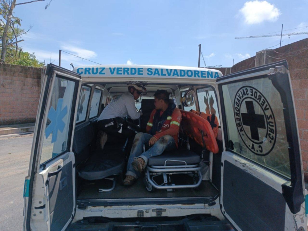 Autoridades de Cruz Verde Salvadoreña atendieron a varias víctimas y las trasladaron al ISSS 