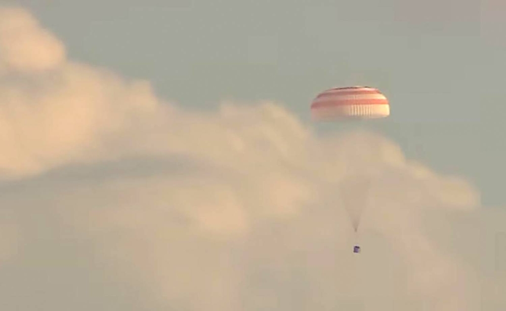 La cápsula Soyuz MS-23 que transporta a la tripulación de la Estación Espacial Internacional (ISS), compuesta por los cosmonautas rusos Sergey Prokopyev, Dmitri Petelin y el astronauta de la NASA Frank Rubio. / AFP.