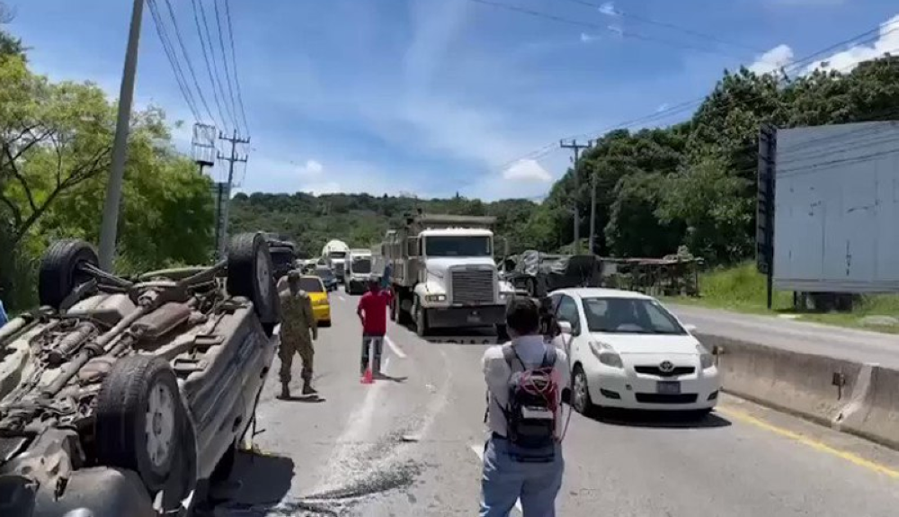 Dos Lesionados Tras Vuelco De Una Camioneta En Bulevar Constitución ...