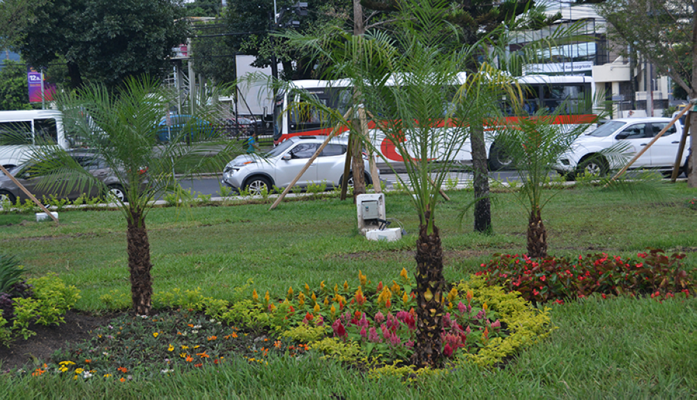 Los jardines fueron remozados con nuevas plantas, arbustos y flores. Foto DEM-Lisbeth Ayala