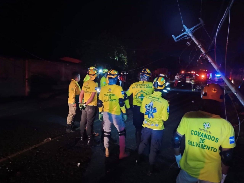 Elementos de Comandos de Salvamento asistieron al lugar del accidente / cortesía.