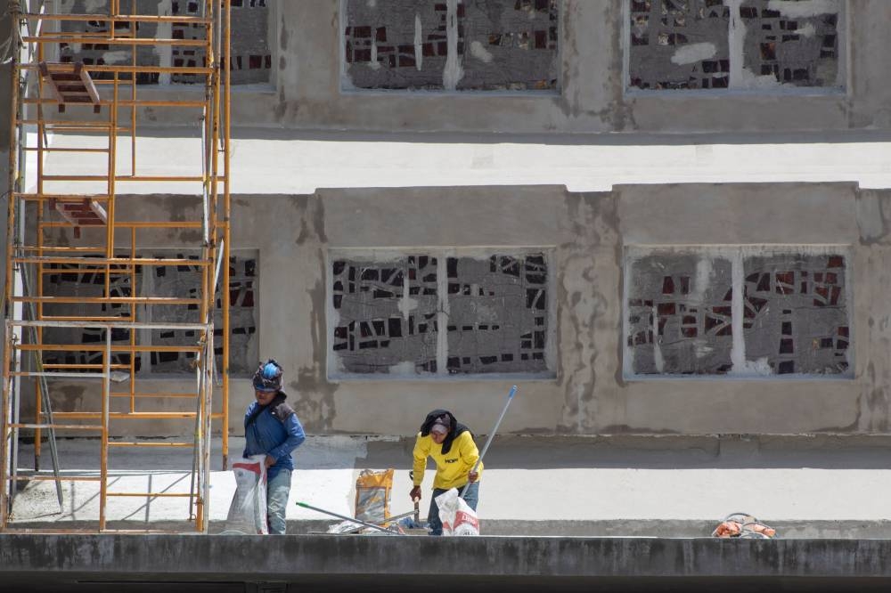 Trabajadores del Ministerio de Obras Públicas intervinieron partes de la iglesia El Rosario / Emerson del Cid.