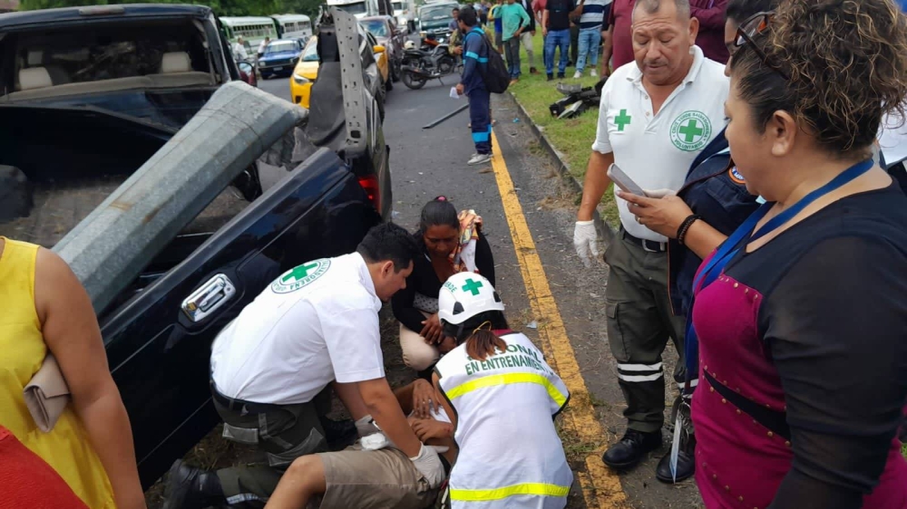 Varios elementos socorristas brindaron asistencia prehospitalaria a varios lesionadas. / Cruz Verde.