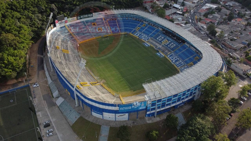 Así luce el nuevo césped del estadio Cuscatlán tras tres meses en