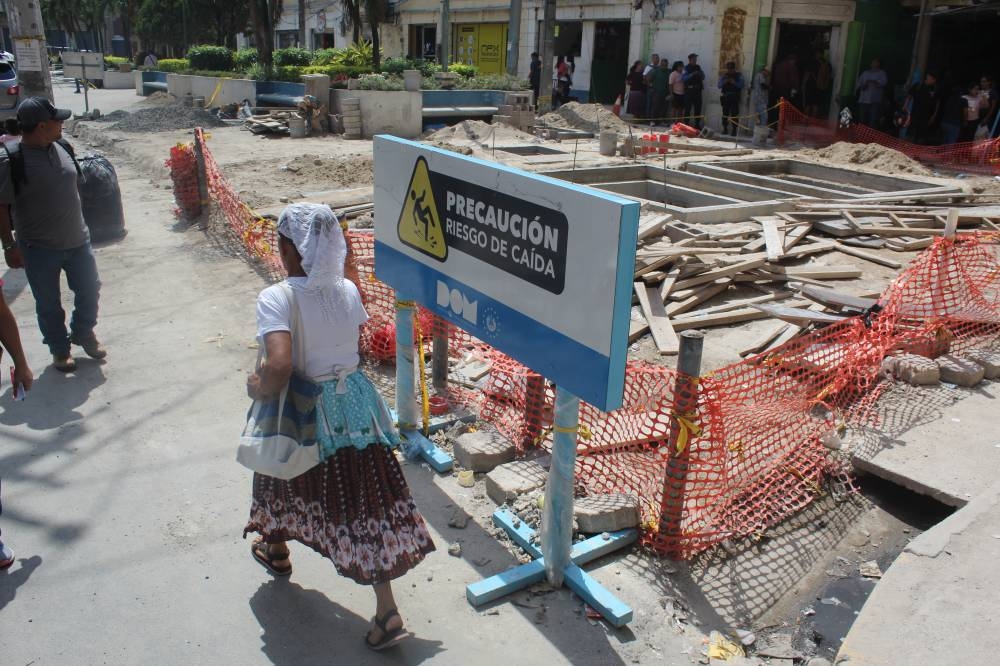 Un sector de la calle Arce aún continúa en trabajos de cableado subterráneo. /Emerson Del Cid