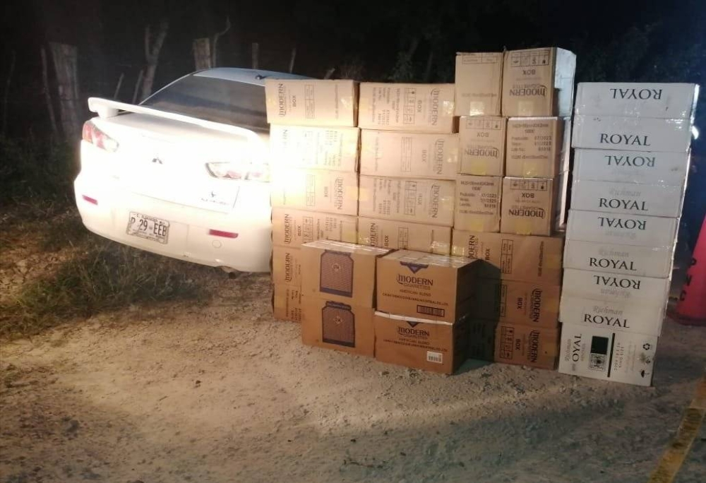 Vehículo incautado por transportar cajas de cigarrillos en el paso fronterizo no autorizado en Metapán. 