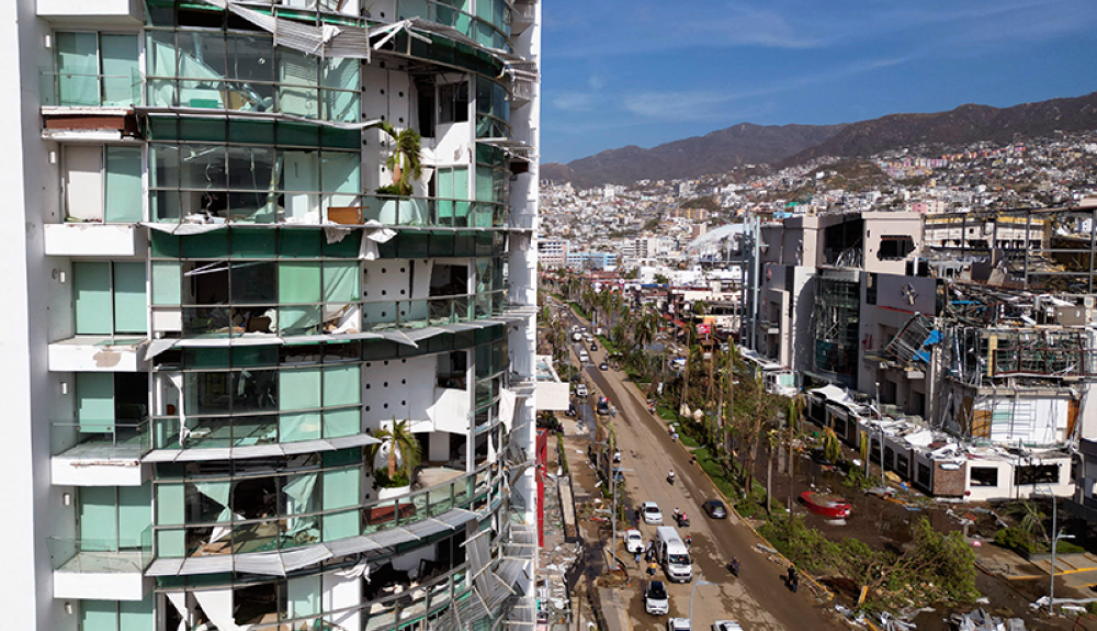 Vista de un edificio parcialmente destruido tras el paso del huracán Otis en Acapulco, estado de Guerrero, México.AFP