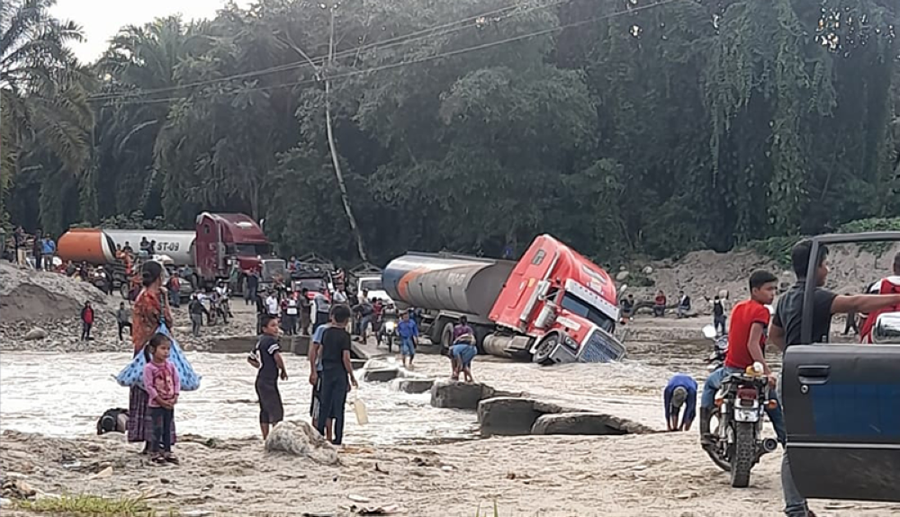 Lluvias aumentaron el caudal del río Pueblo Viejo, en Sierra de las Minas, Panzós, Guatemala. Cortesía Conred