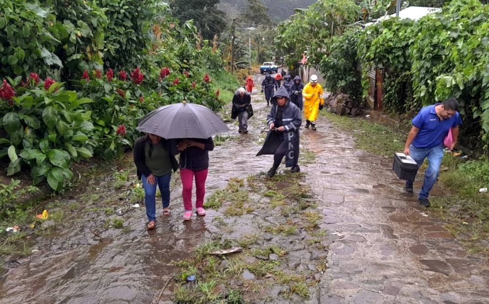 La Policía indicó que el número de personas evacuadas podría aumentar debido a la continuidad de las lluvias.
